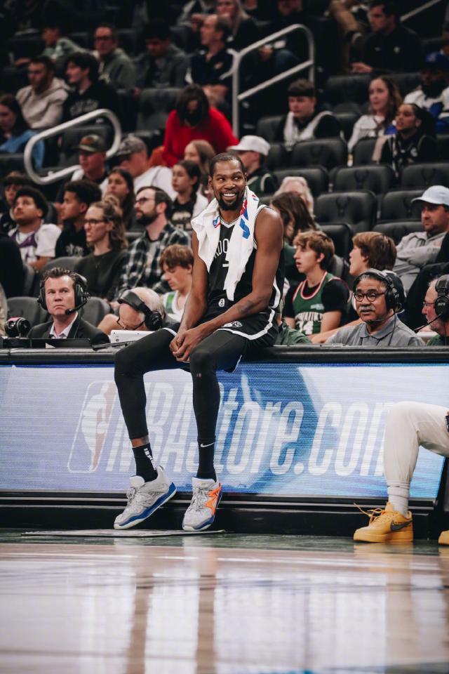 1665640506288014778.jpg 0049cqBdgy1h73frb5f2hj60u0190akb02.jpg